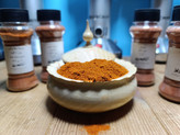 پودر پاپریکای مجاری دانهریز (شیرین، خوشعطر، با رنگِ خیرهکننده)