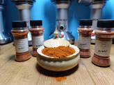 پودر پاپریکای مجاری دانهریز (شیرین، خوشعطر، با رنگِ خیرهکننده)