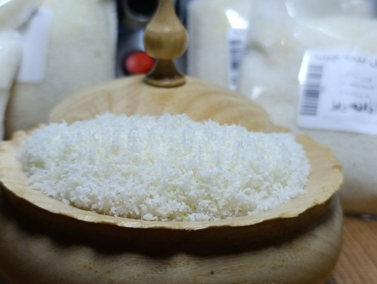 نارگیل نیمهچرب دانهریز