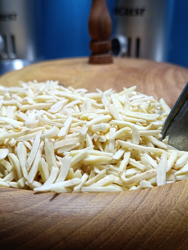 خلال بادام زمینی تازه و اعلا دانه ریز (خلال مغز بادام زمینی برشته/خام مخصوص قنادی و تزیین)
